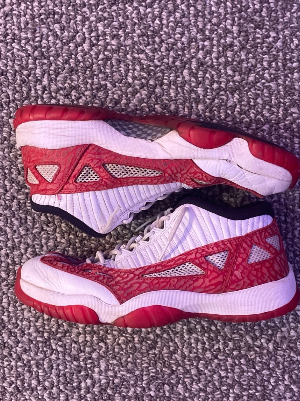 JORDAN 11 LOW GYM RED